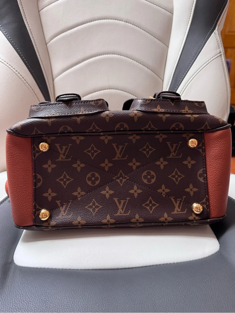 Louis Vuitton Monogram manhattan Canvas Messenger Bag with Brown Leather Trim